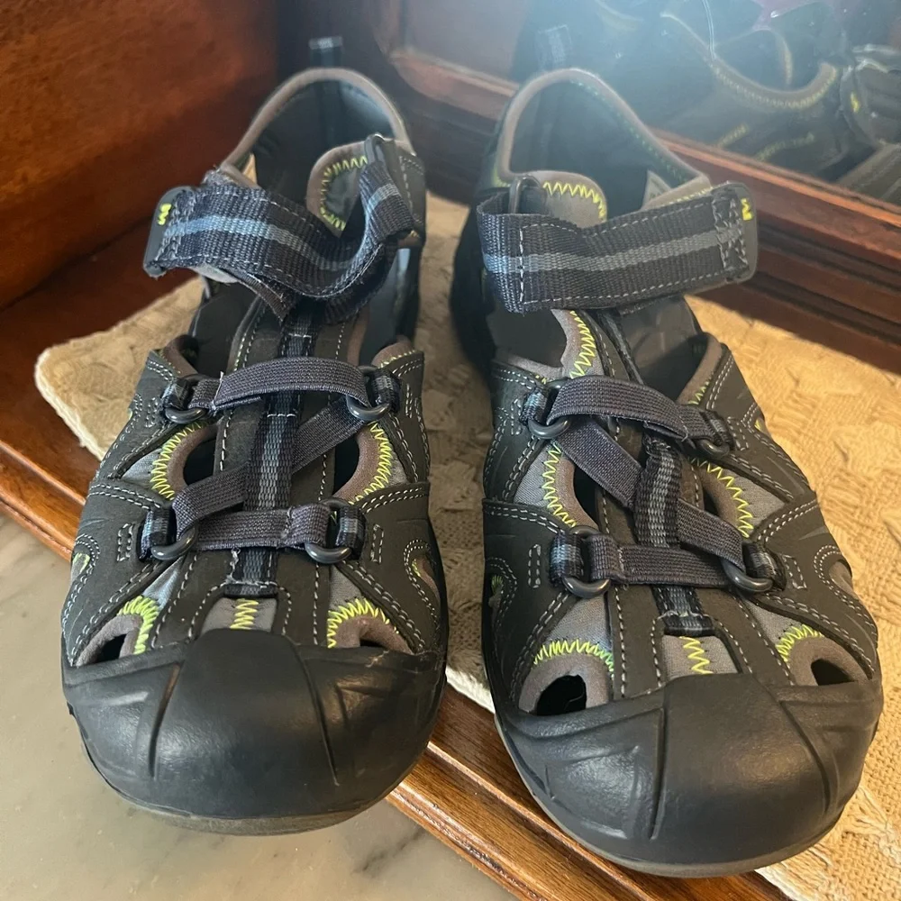 MERRELL Classic Hydro Close‎ Toed Outdoor Hiking Sandals Navy Blue Boy's Size 4